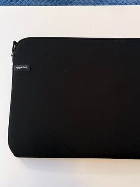 Amazon Basics 17.3-inch Laptop Sleeve, Carrying Case with Zipper, Black